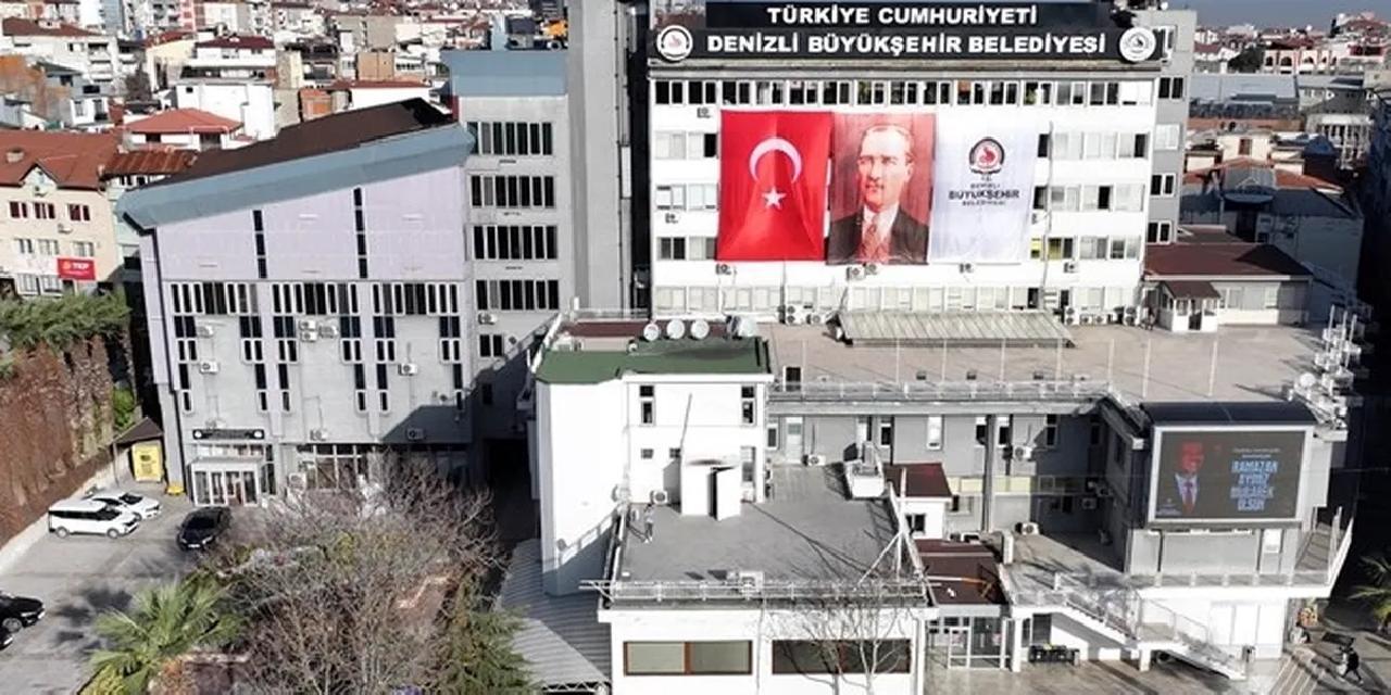 Denizli Büyükşehir’den öğrencilere test kitabı desteği