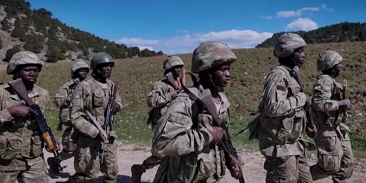 Mali ve Nijerli komandolar temel eğitimi başarıyla tamamladı