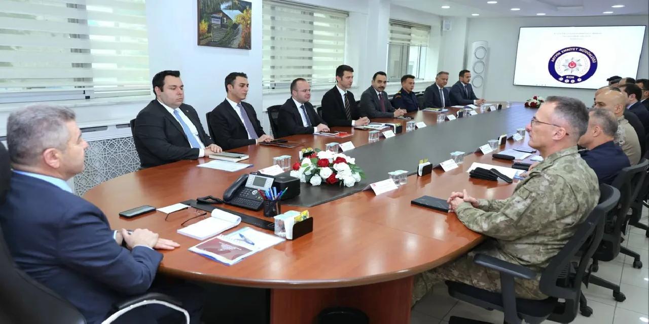Artvin Valiliği'nde güvenlik ve asayiş toplantısı
