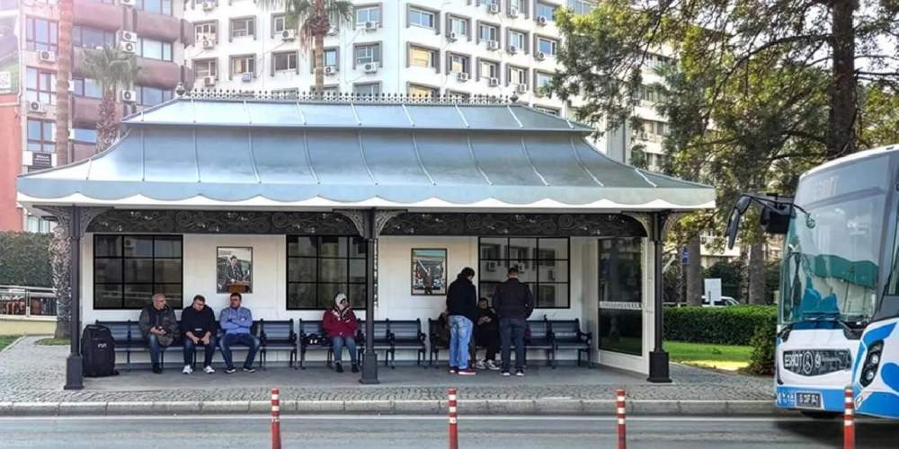 İzmir’in kimliğini yansıtan 'simgesel' durak