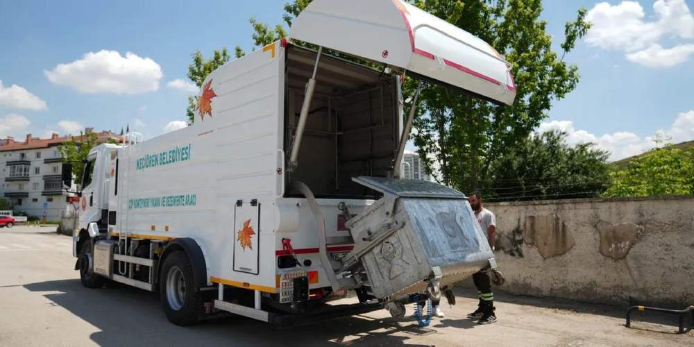 Ankara Keçiören'de konteynerler tek tek yıkanıyor