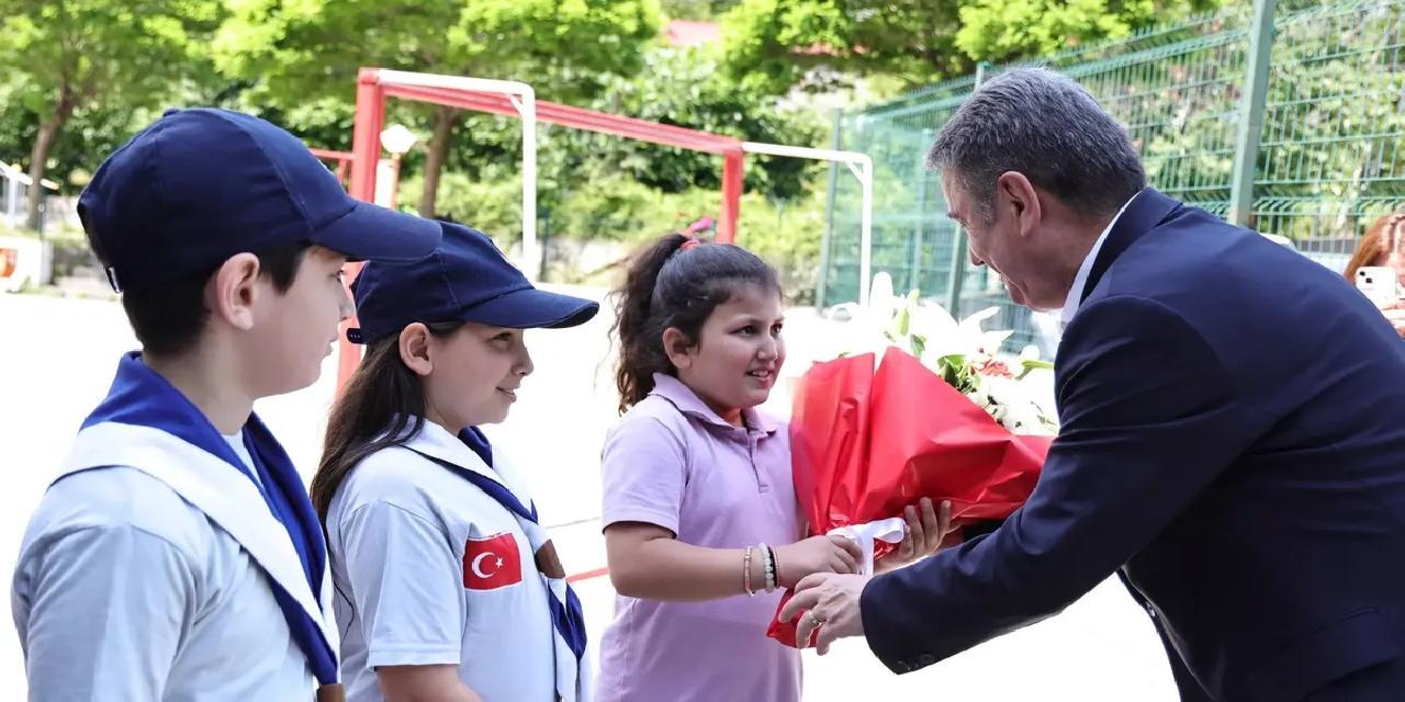 Zonguldak'ta Başkan Erdem öğrencilerle buluştu