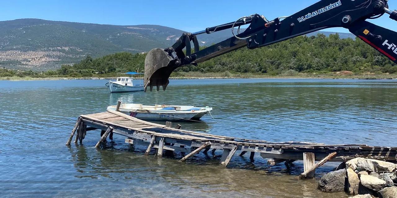 Muğla Milas'ta kaçak iskeleler yıkılıyor