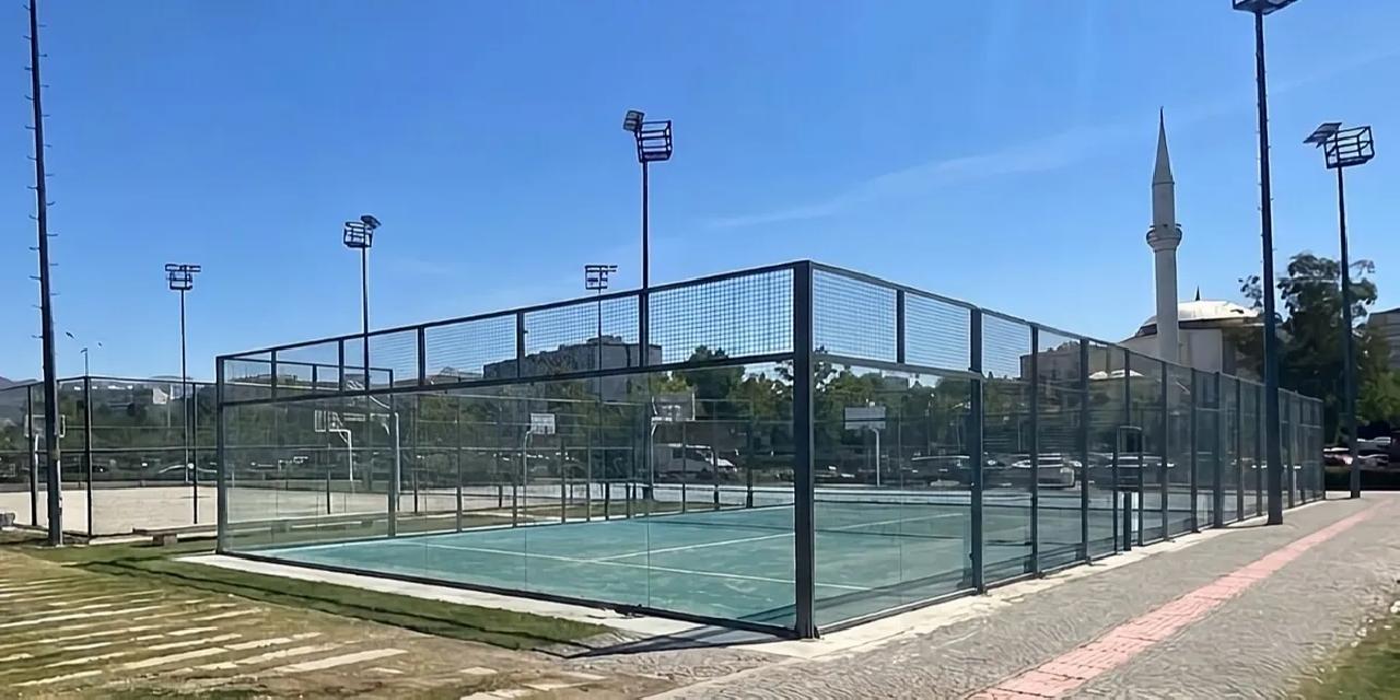 İzmir Bostanlı Sahili’ne yeni padel kortlar geliyor