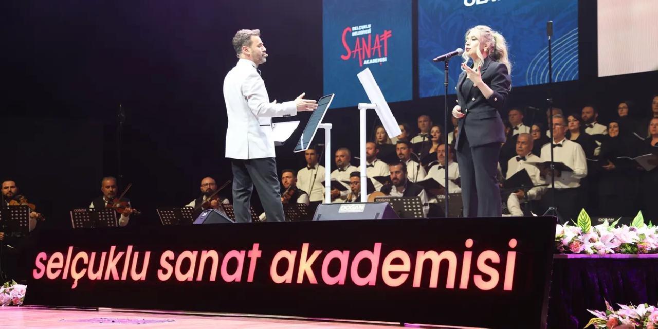 Konya Selçuklu'da Müzeyyen Senar şarkıları yankılandı
