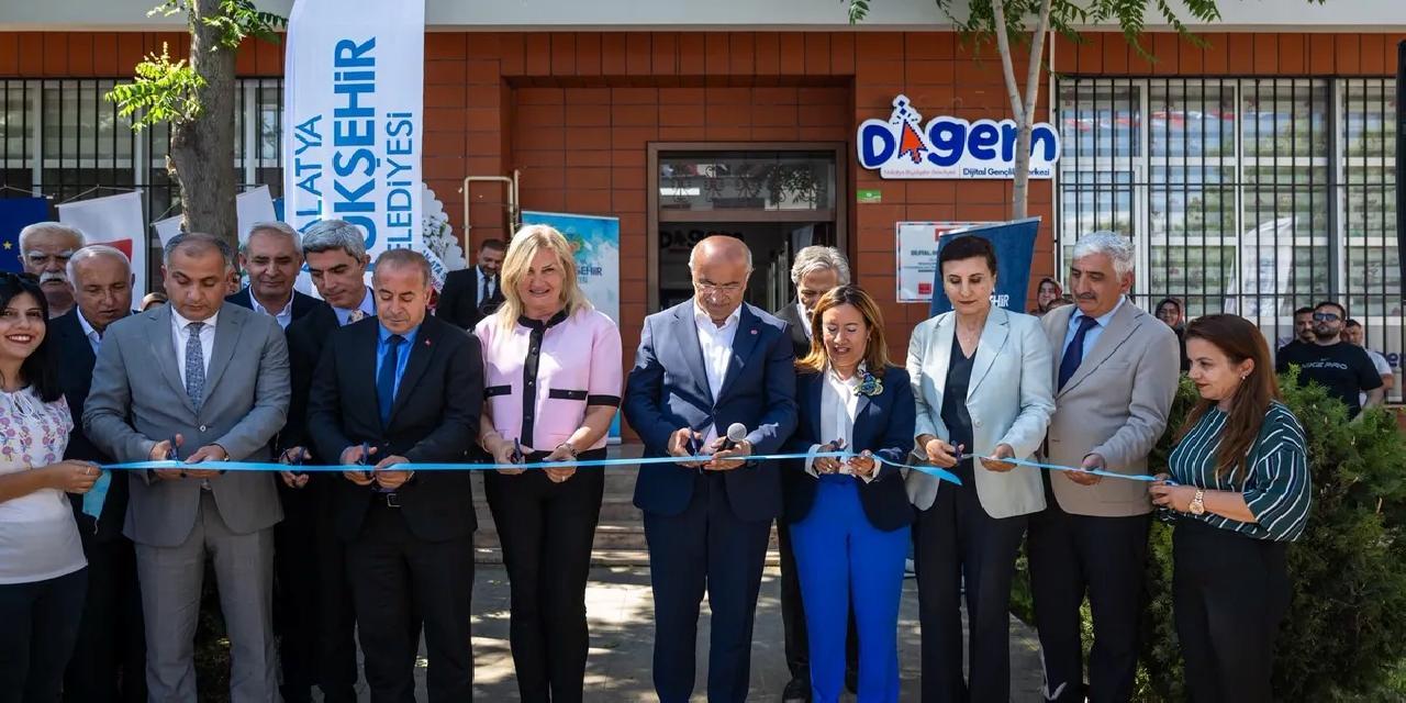 Malatya’da Dijital Gençlik Merkezi açıldı