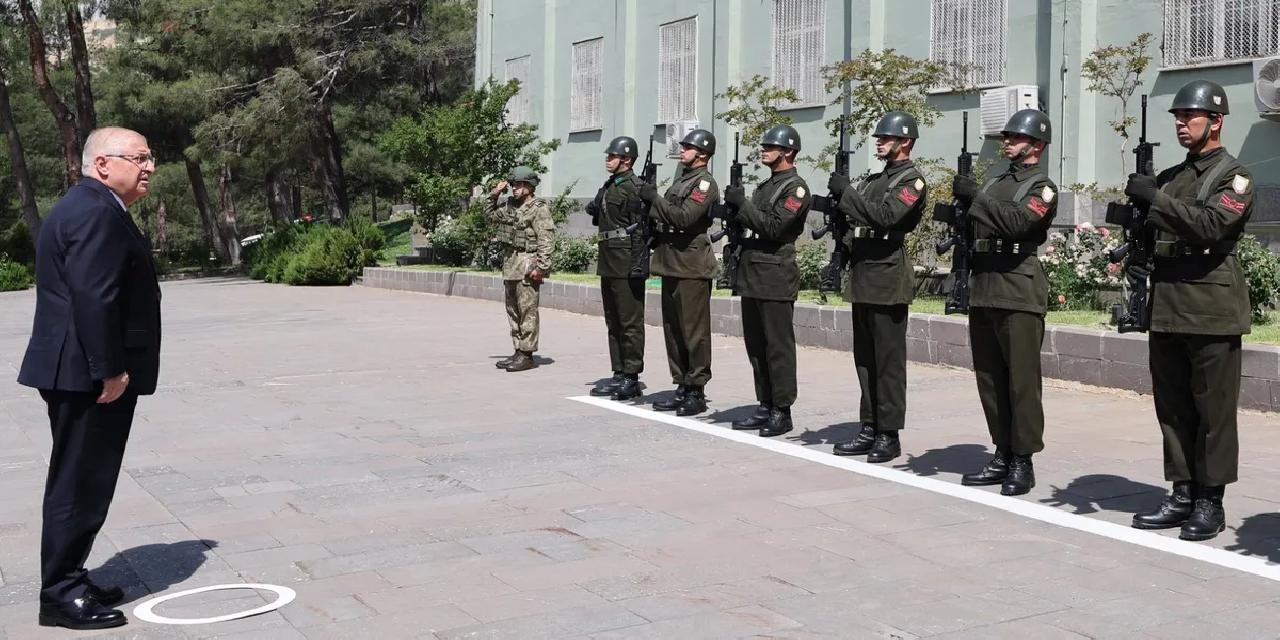 Bakan Güler'den Kahramanmaraş’ta Tugay Komutanlığı'na ziyaret
