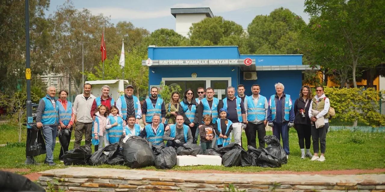 İzmir’de 'Temiz Park' etkinliğiyle parklar pırıl pırıl oldu