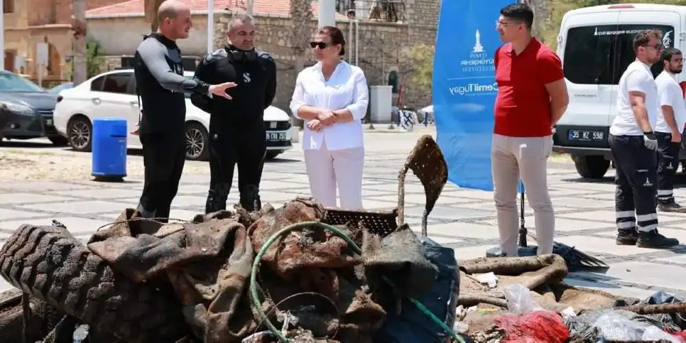 Yeni Foça’da ibretlik sergi! Denizden çıkanlar şaşırttı