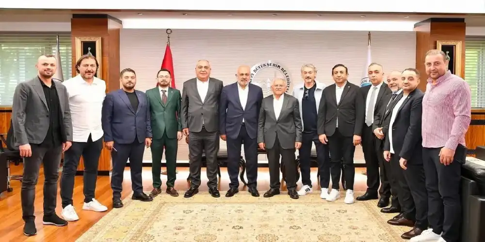 Kayserispor'un yeni yönetiminden Büyükkılıç'a ziyaret
