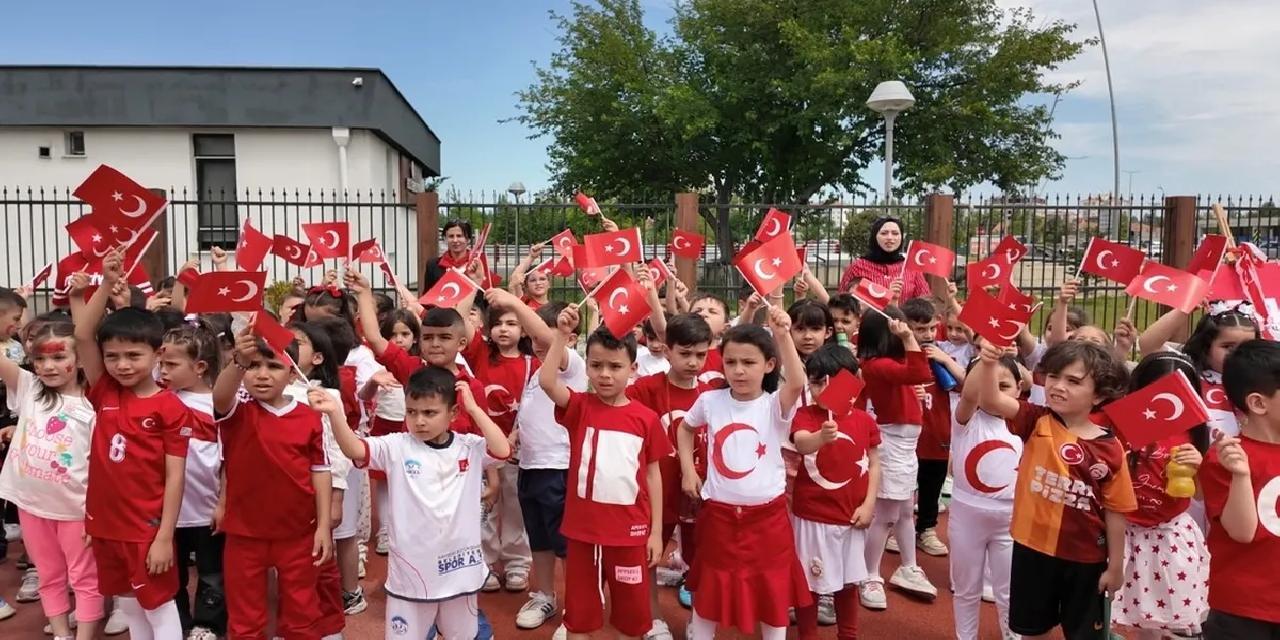 Kayseri Büyükşehir Çocuk Kütüphanesi miniklerinden Milli Takım'a destek