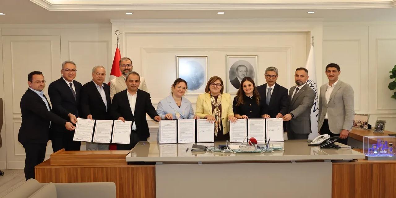 Gaziantep'te GASMEK binası için protokol