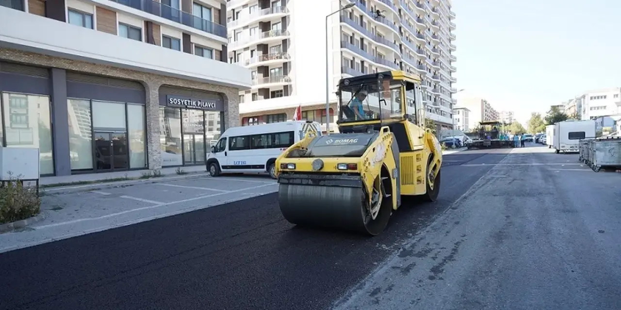 İstanbul Beylikdüzü’nde yol bakım çalışmaları sürüyor