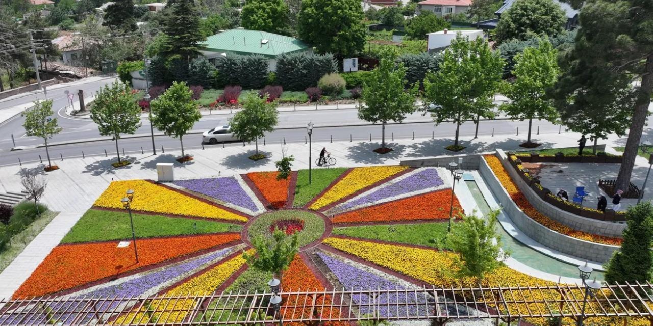 Konya çiçekleriyle göz kamaştırıyor