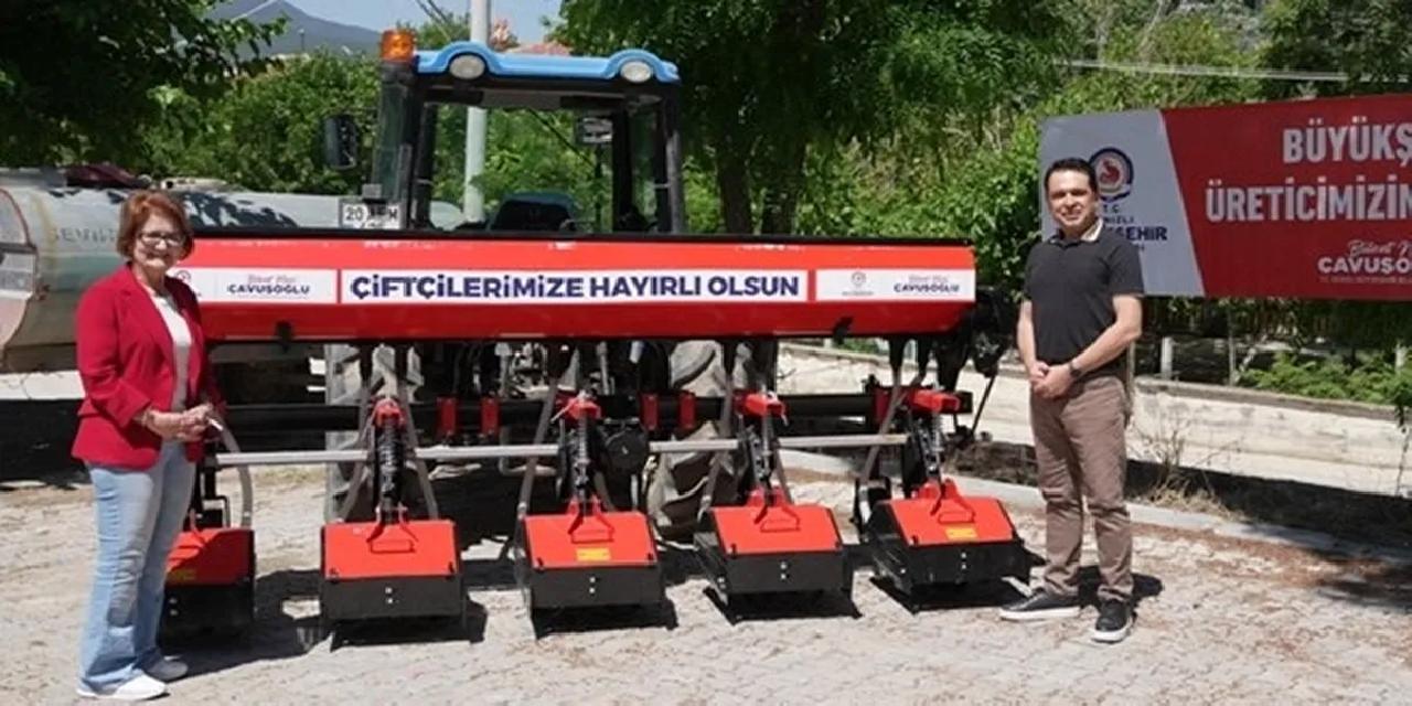 Denizli'de Bozkurtlu üreticilere çapa makinesi desteği