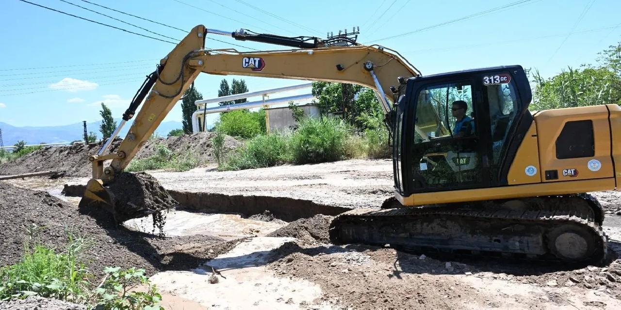 Manisa Alaşehir’de Zeytinçayı deresi temizlendi
