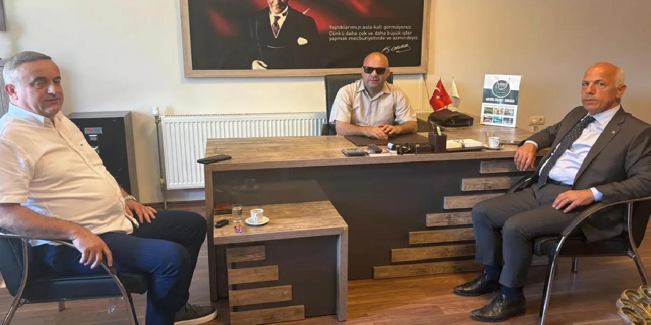 Artvin Ticaret Borsası Heyeti’nden görme engelli üyelerine anlamlı ziyaret