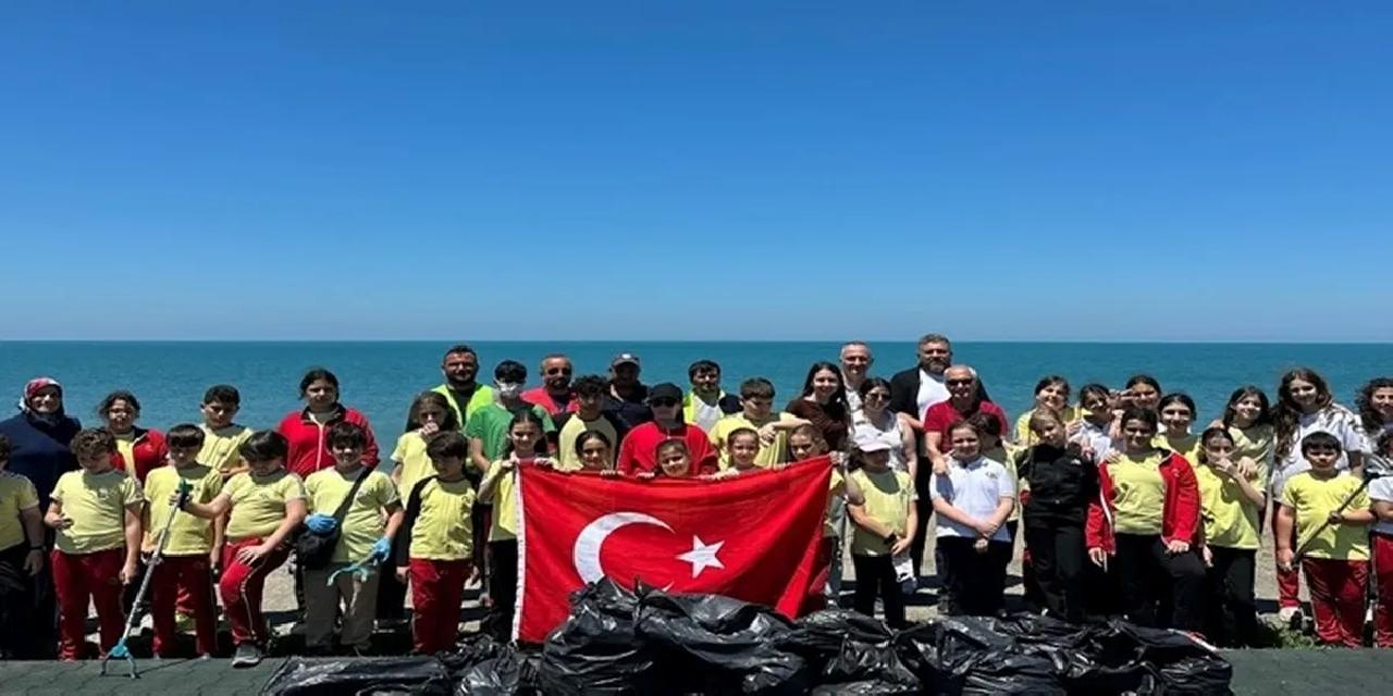 Trabzon’da Ayasofya sahilinde çevre temizliği etkinliği