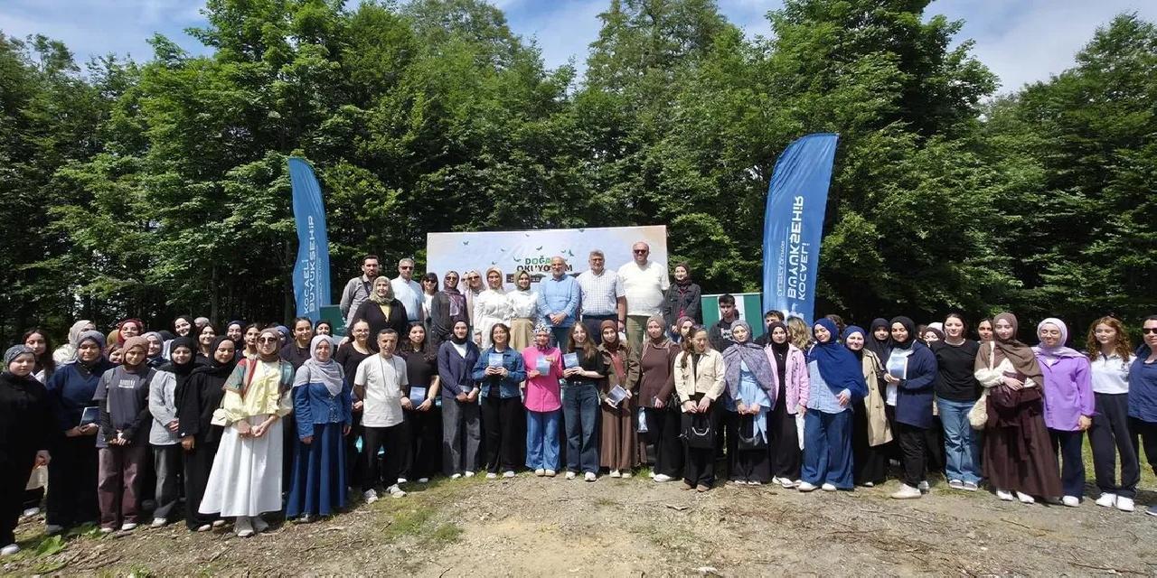 Gençler Kuzuyayla’da doğayı kitaplarla keşfetti