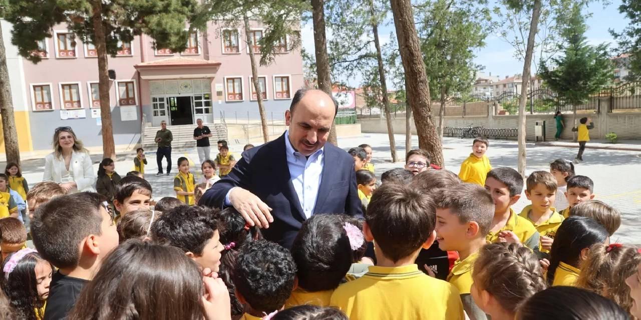 Konya'da Başkan Altay karne sevincine ortak oldu