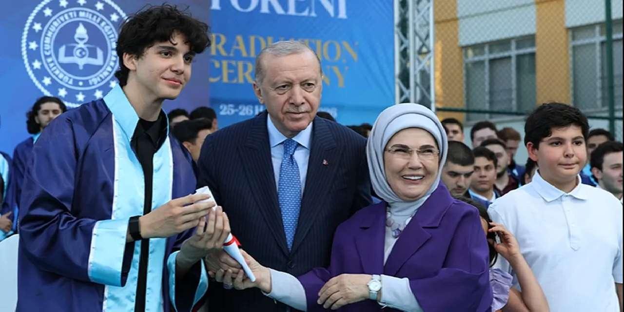 Erdoğan torununa diplomayı verdi