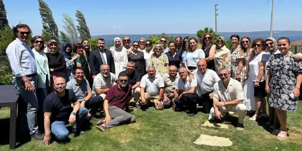 Çanakkale'de okul müdürü yeniden atandı, veliler bayram yaptı