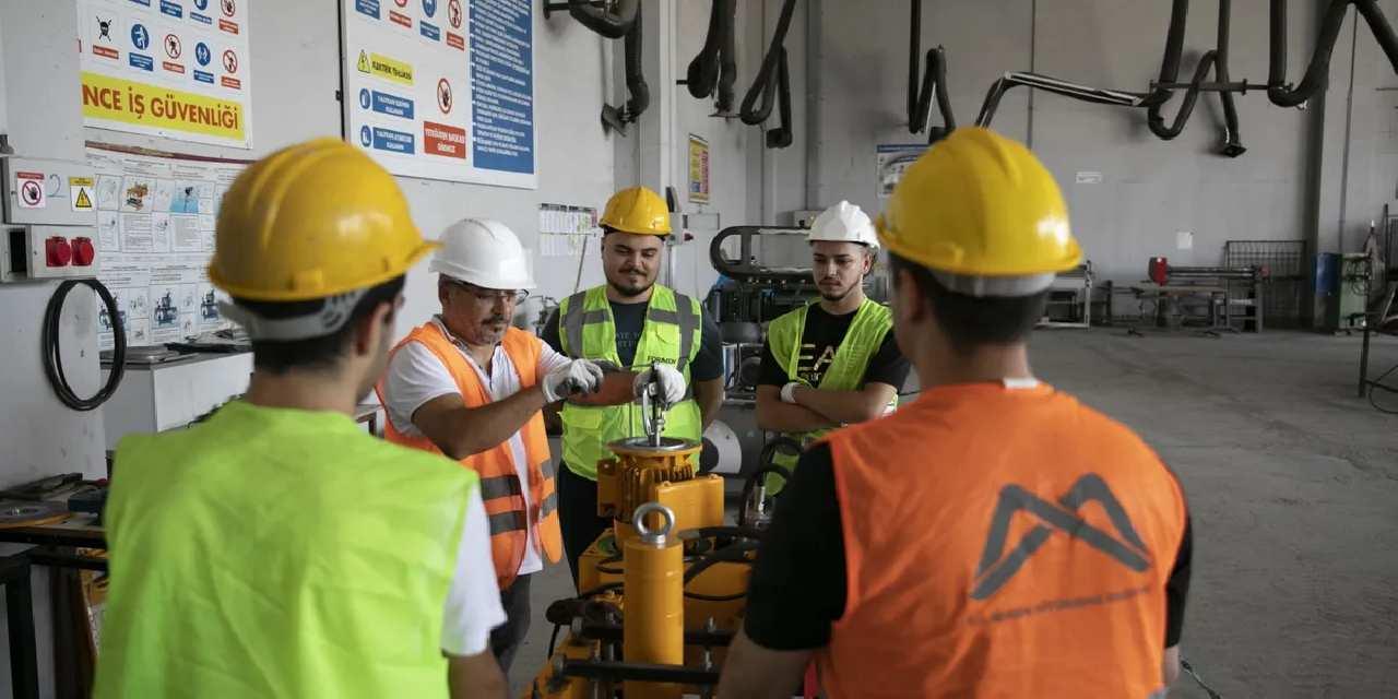 Mersin’de ‘Genç Adım’ projesiyle gençlere yeni fırsatlar