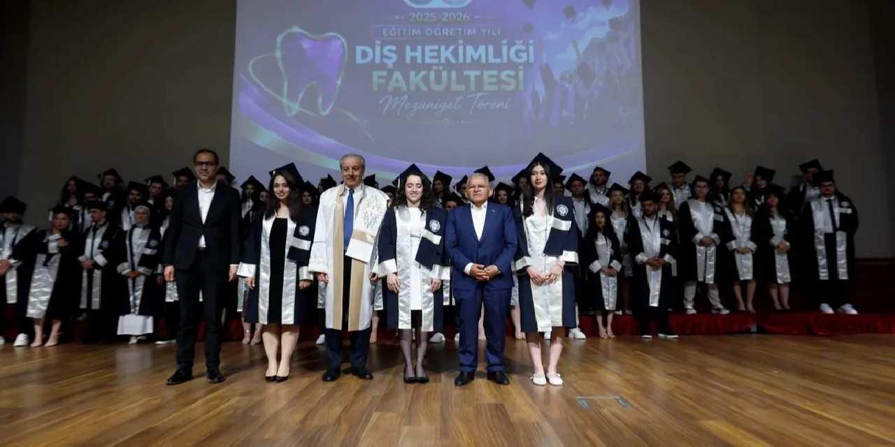 NNYÜ Diş Hekimliği mezunlarını verdi