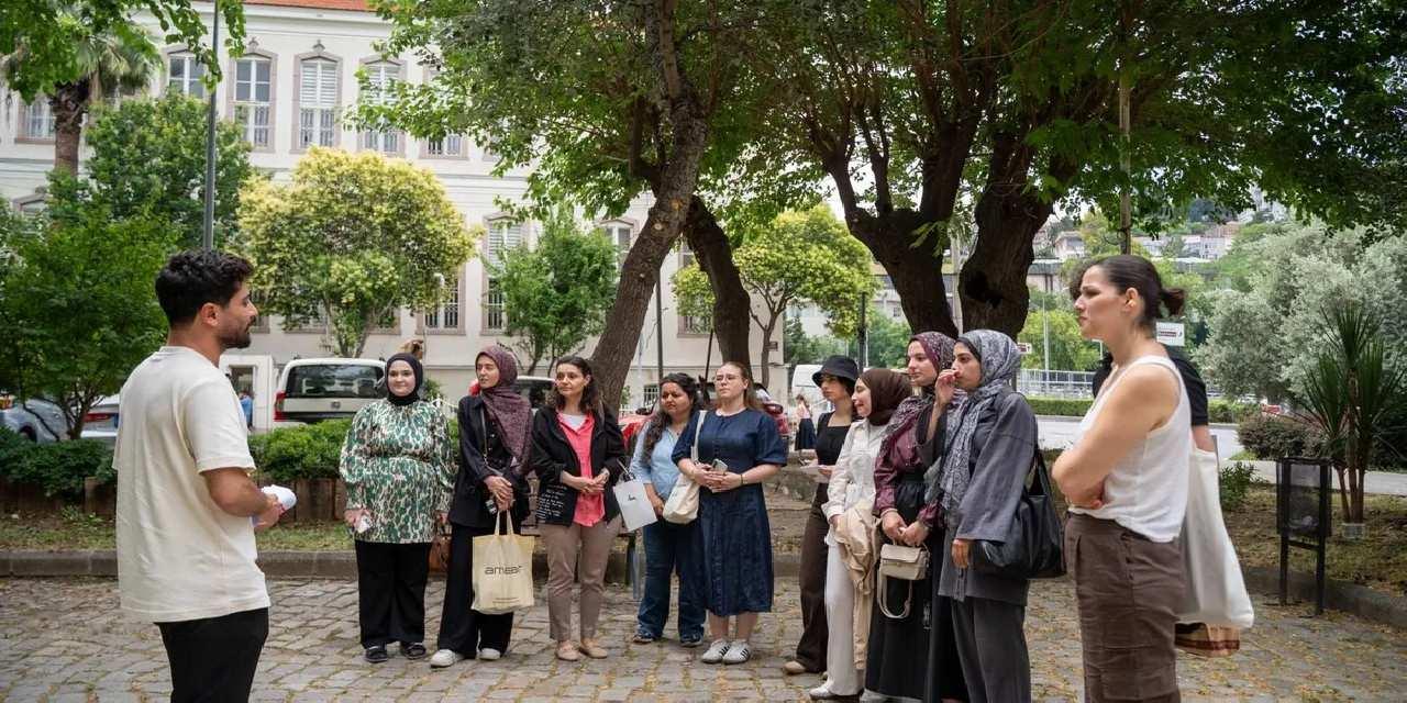 Tarık Dursun K.’nin izinde İzmir turu