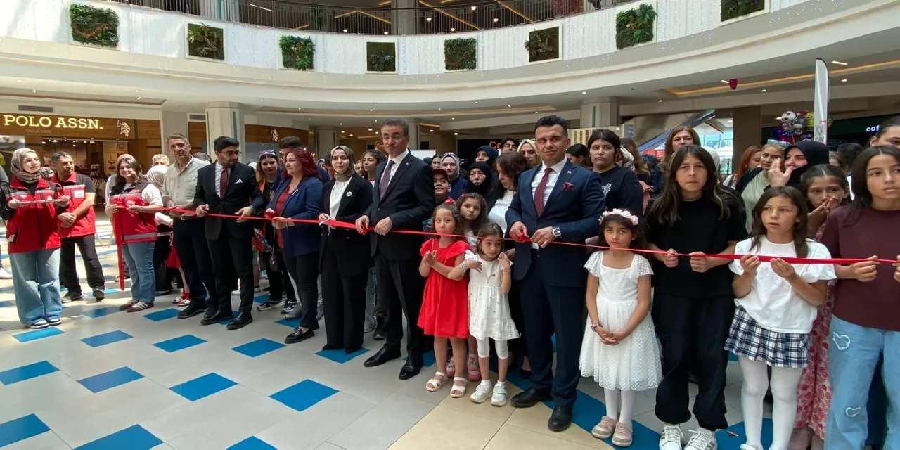 Erzurum'da koruyucu aile farkındalık sergisi yoğun ilgi gördü