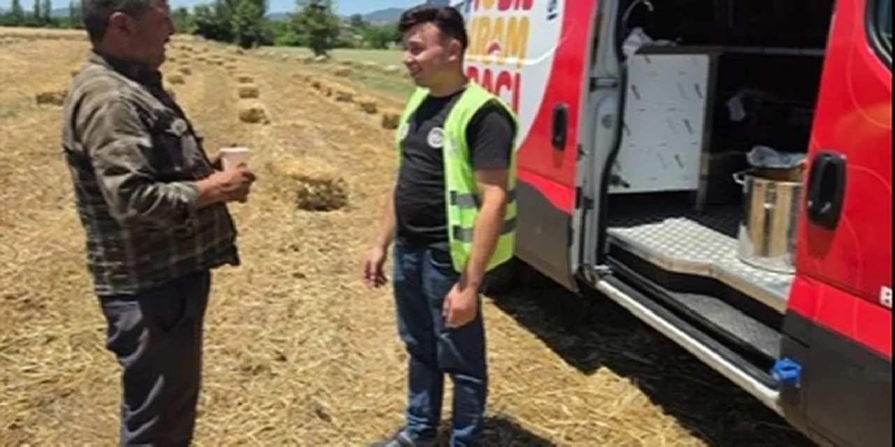 Denizli'de tarlalara soğuk su ve limonata desteği