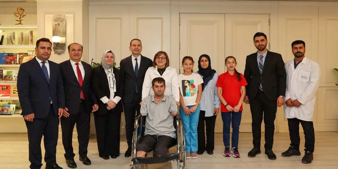 Gaziantep'te Başkan Şahin engelli Doğruyol'la bir araya geldi