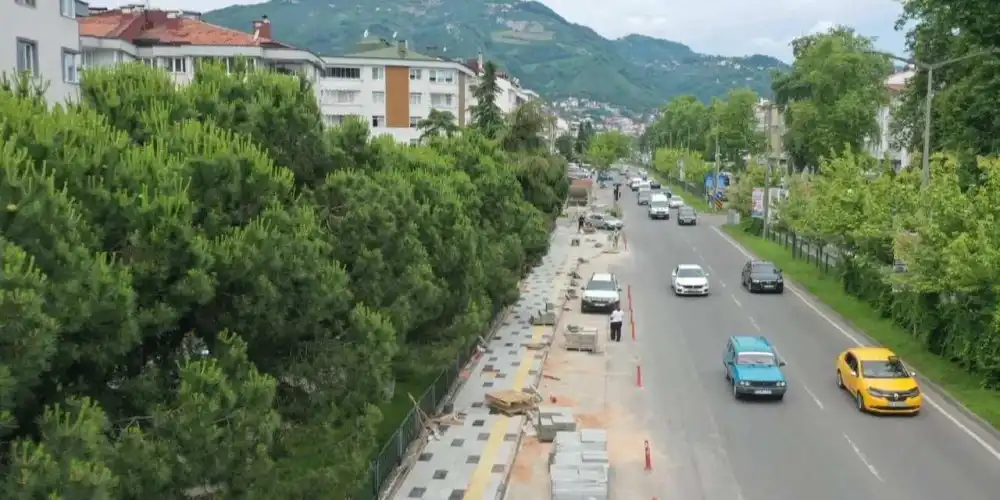 Ordu'da Atatürk Bulvarı’nda kaldırımlar yenileniyor