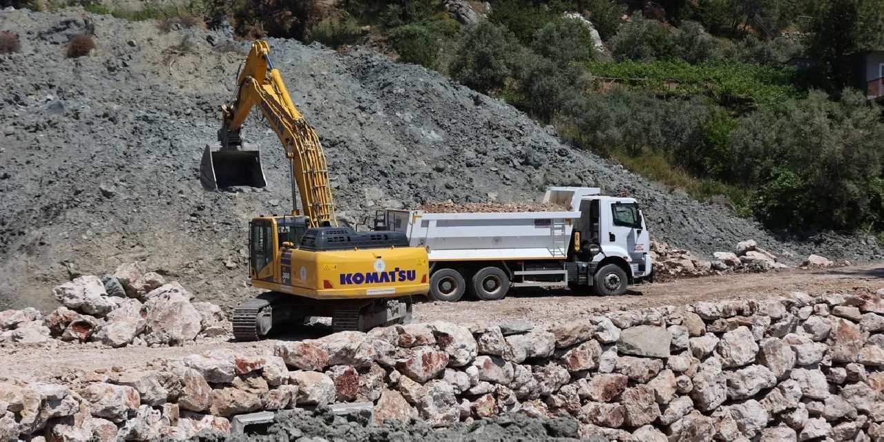 Muğla Seydikemer’de heyelan yaraları sarılıyor