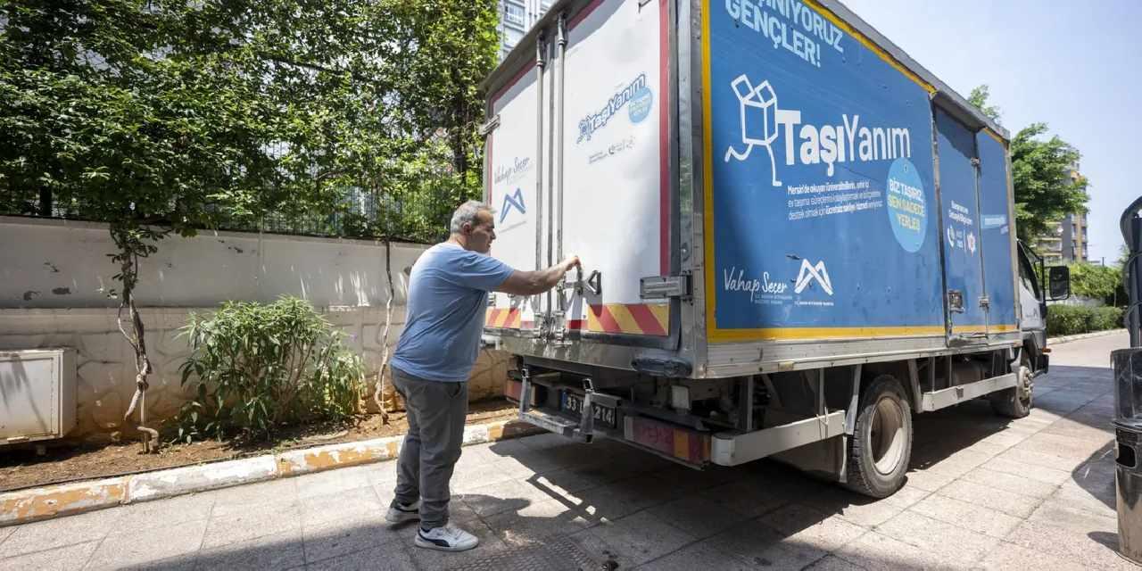 Mersin'de öğrencilere TaşıYanım desteği