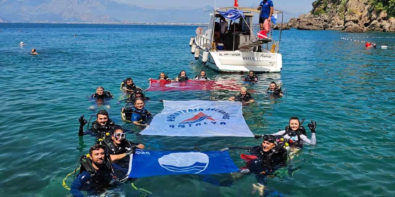 Antalya Muratpaşa'da Erenkuş Plajı'nda deniz dibi temizliği