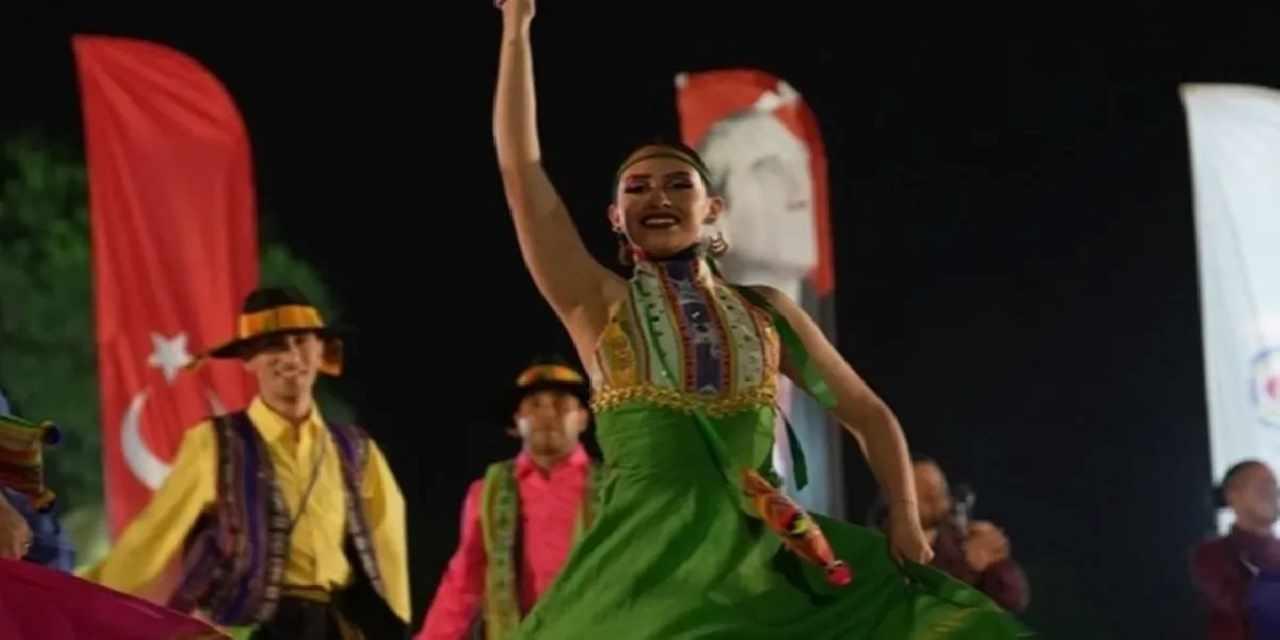 Denizli’de Uluslararası Halk Dansları Festivali coşkusu