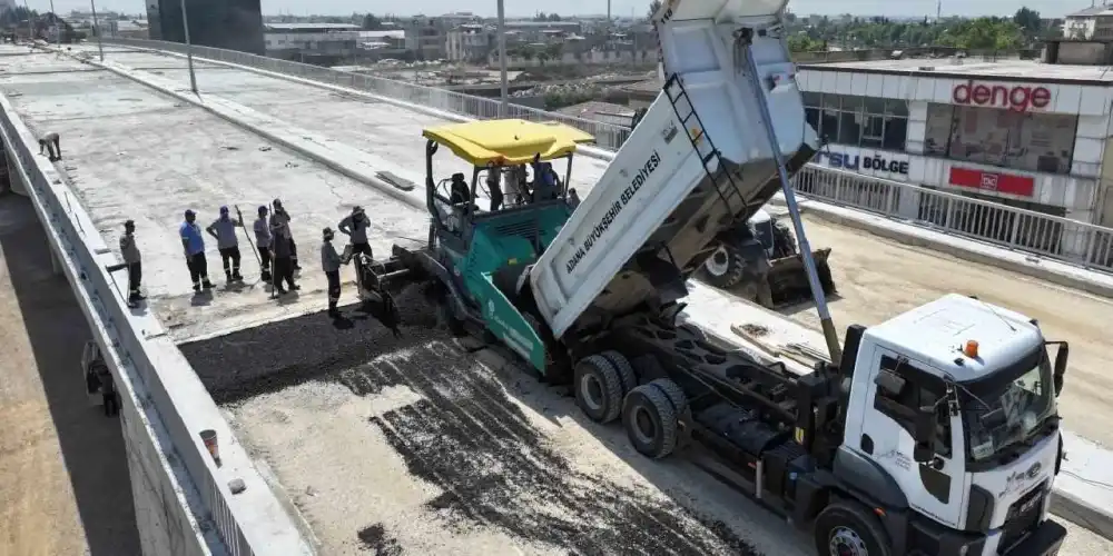 Adana Büyükşehir trafiğe nefes aldırıyor