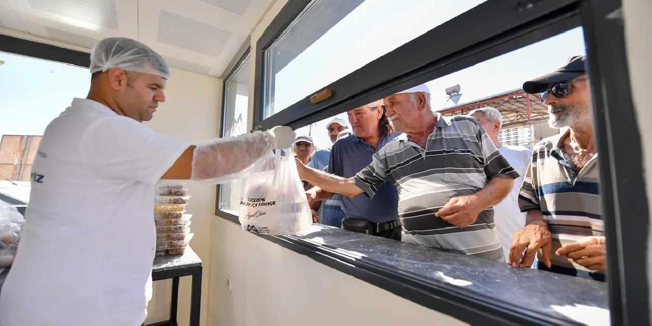 Mersin’de 'Mahalle Mutfakları' dayanışmanın simgesi oldu