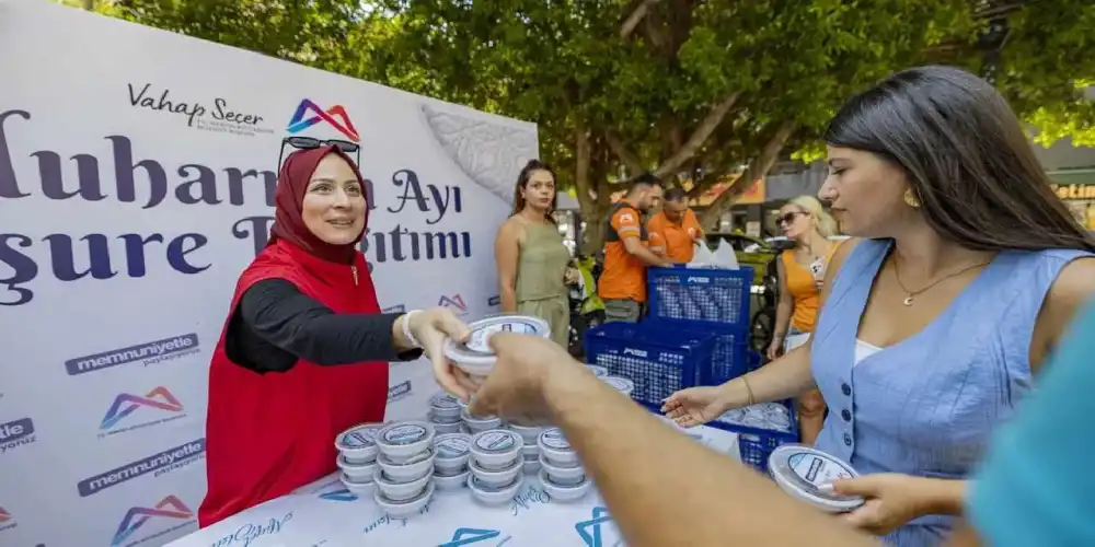 Mersin’de 13 ilçede 19 bin kişilik aşure ikramı