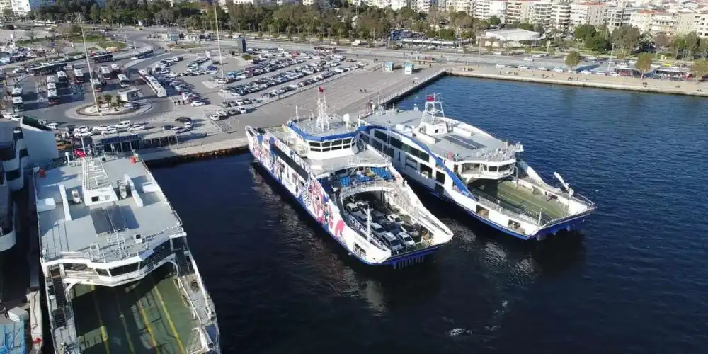 İZDENİZ'in ek seferleriyle 20 bin araç trafiğe çıkmadı