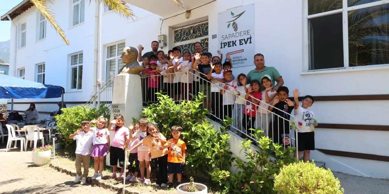 Antalya’da köy okulu ipek evine dönüştü