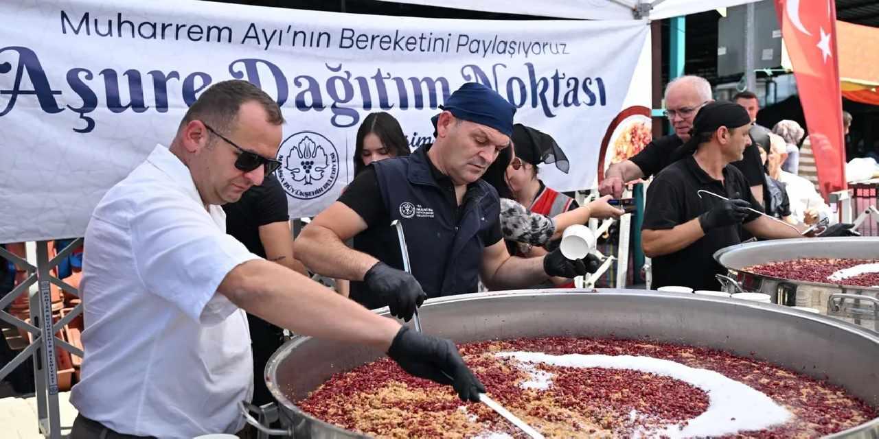 Manisa Büyükşehir’den pazarda 2 bin kişiye aşure ikramı
