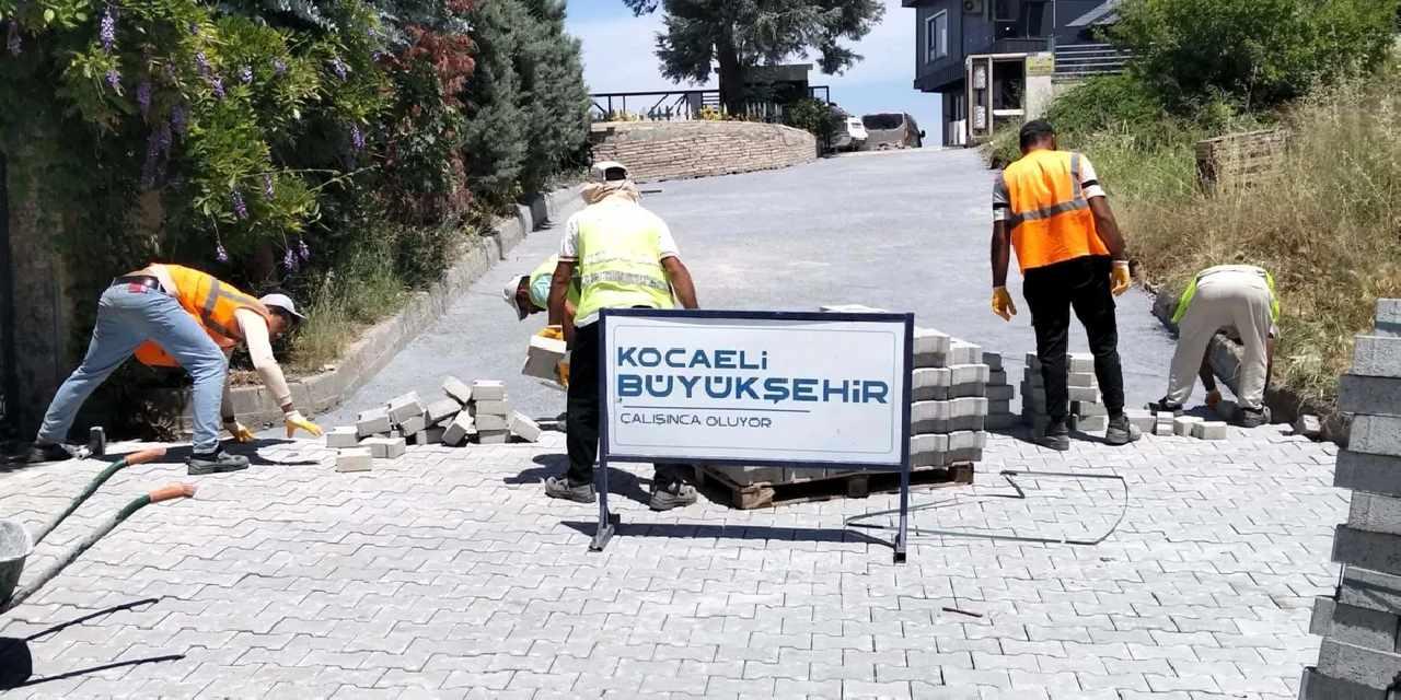 Gölcük Halıdere’de 3 sokakta parke yollar yenilendi