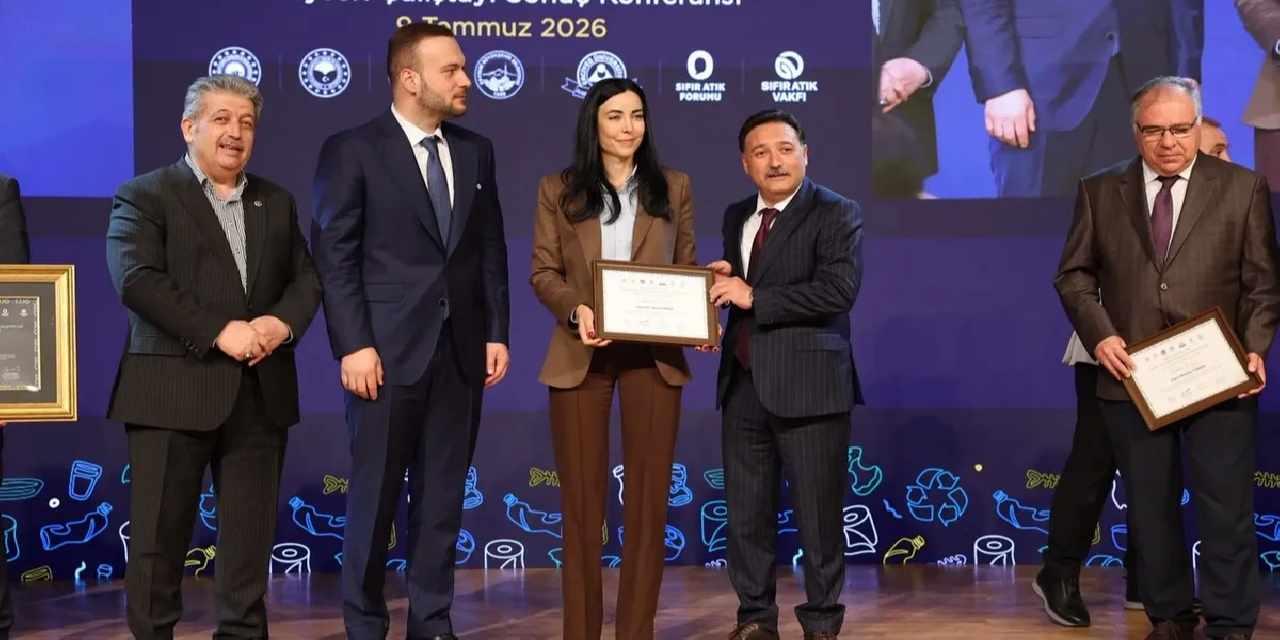 Kayseri Büyükşehir'e 'sıfır atık' plaketi