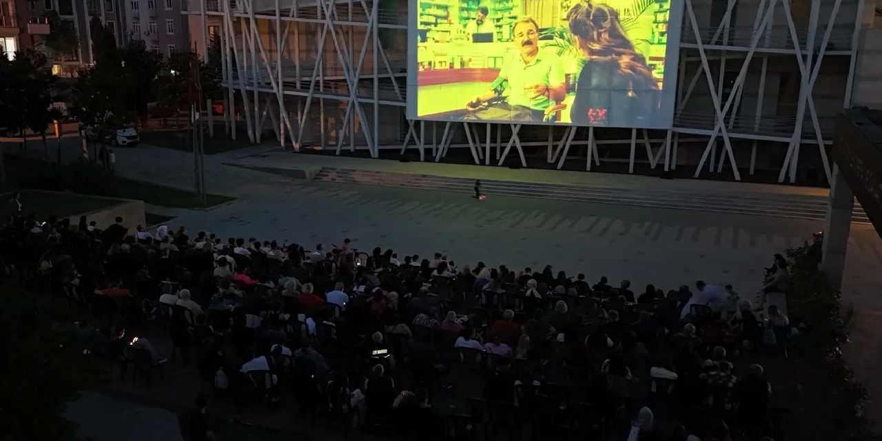 Bakırköy’de açık hava sinema günleri başladı