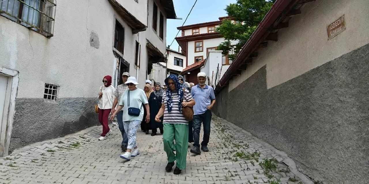 Başkentliler Ankara'yı ücretsiz 'Kent Gezileri'yle keşfediyor