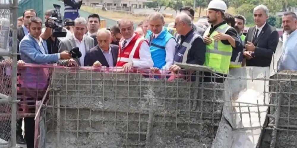 Beylikdüzü'nde Gürpınar Yağmur Suyu Tüneli için temel