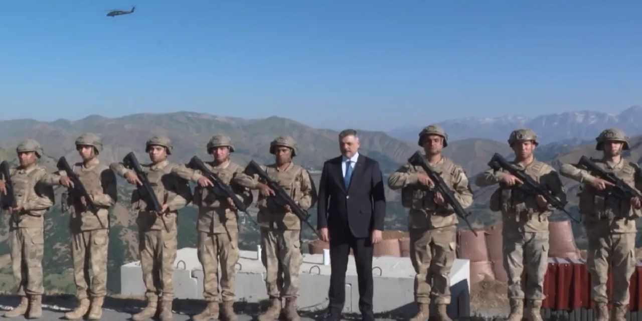 Bakan Çiftçi, Şemdinli Zirvin Tepe Üs Bölgesi'nde
