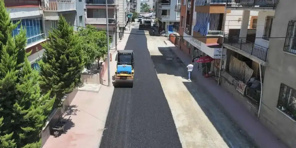 Manisa Alaşehir'in yollarında 'sıcak' çalışma